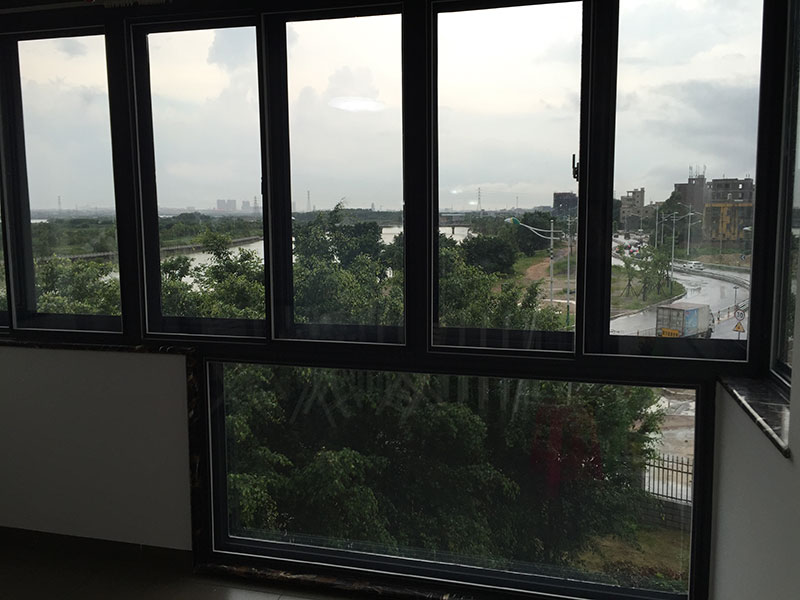 阳台隔音怎么做？贴隔音膜有用吗？